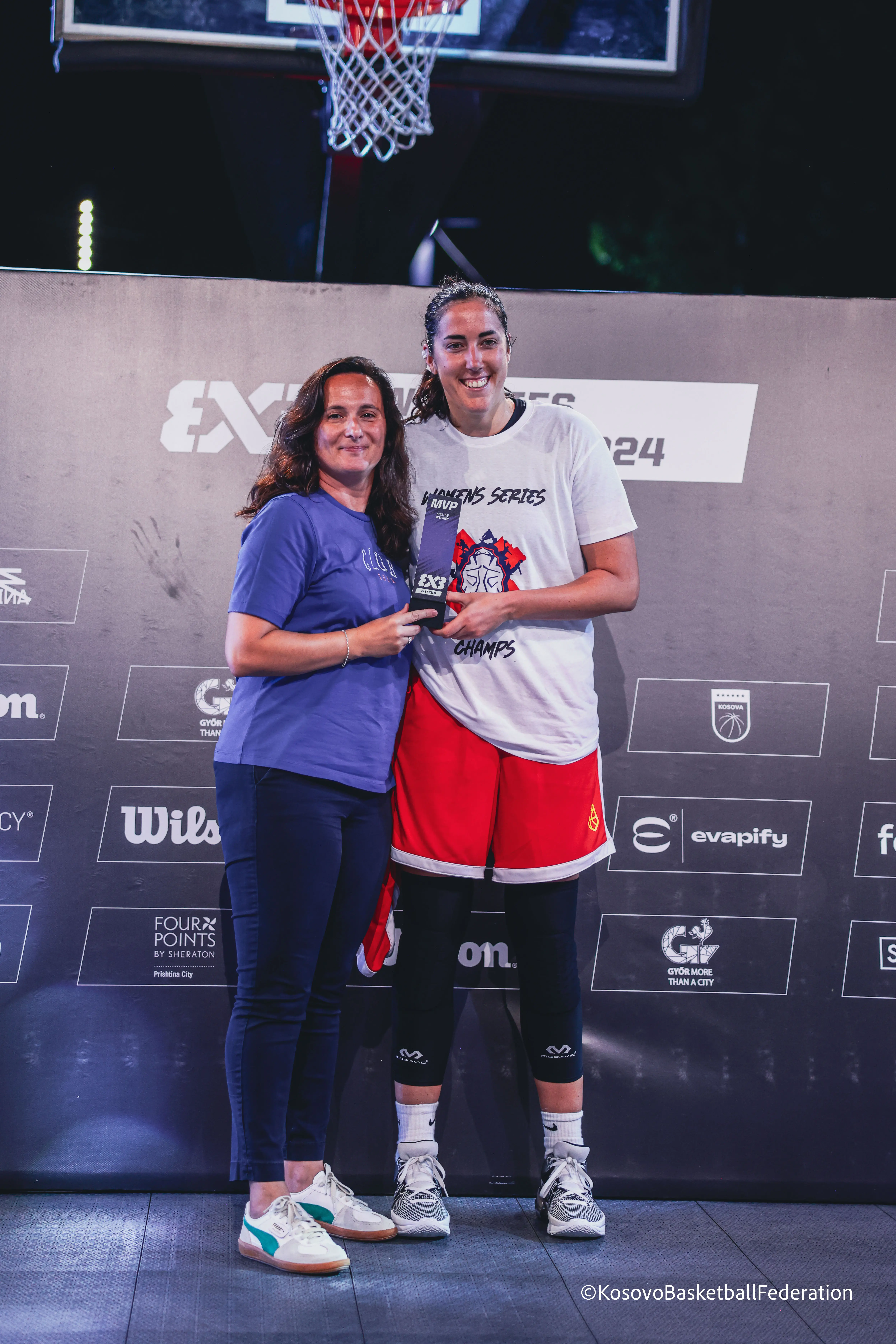 Spanja, triumfon në Prishtinë